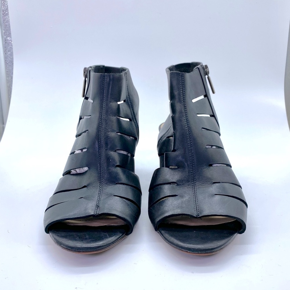 Good Condition Clark’s Women’s Deloria Ivy Open Toe Leather Sandals Size 10